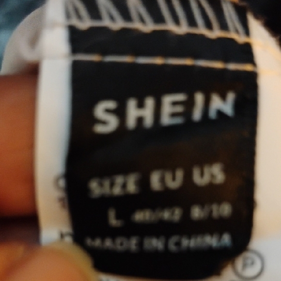 Multicolor Abstract Off-Shoulder Blouse - Picture 6 of 7